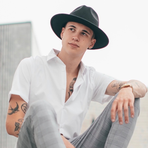 Meet your Posher, Jet - Picture 1 of 1